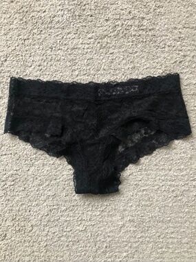 Victoria’s Secret Cheeky Paties.NWOT.
